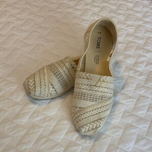 TOMS Women's Beige Patterned Flats